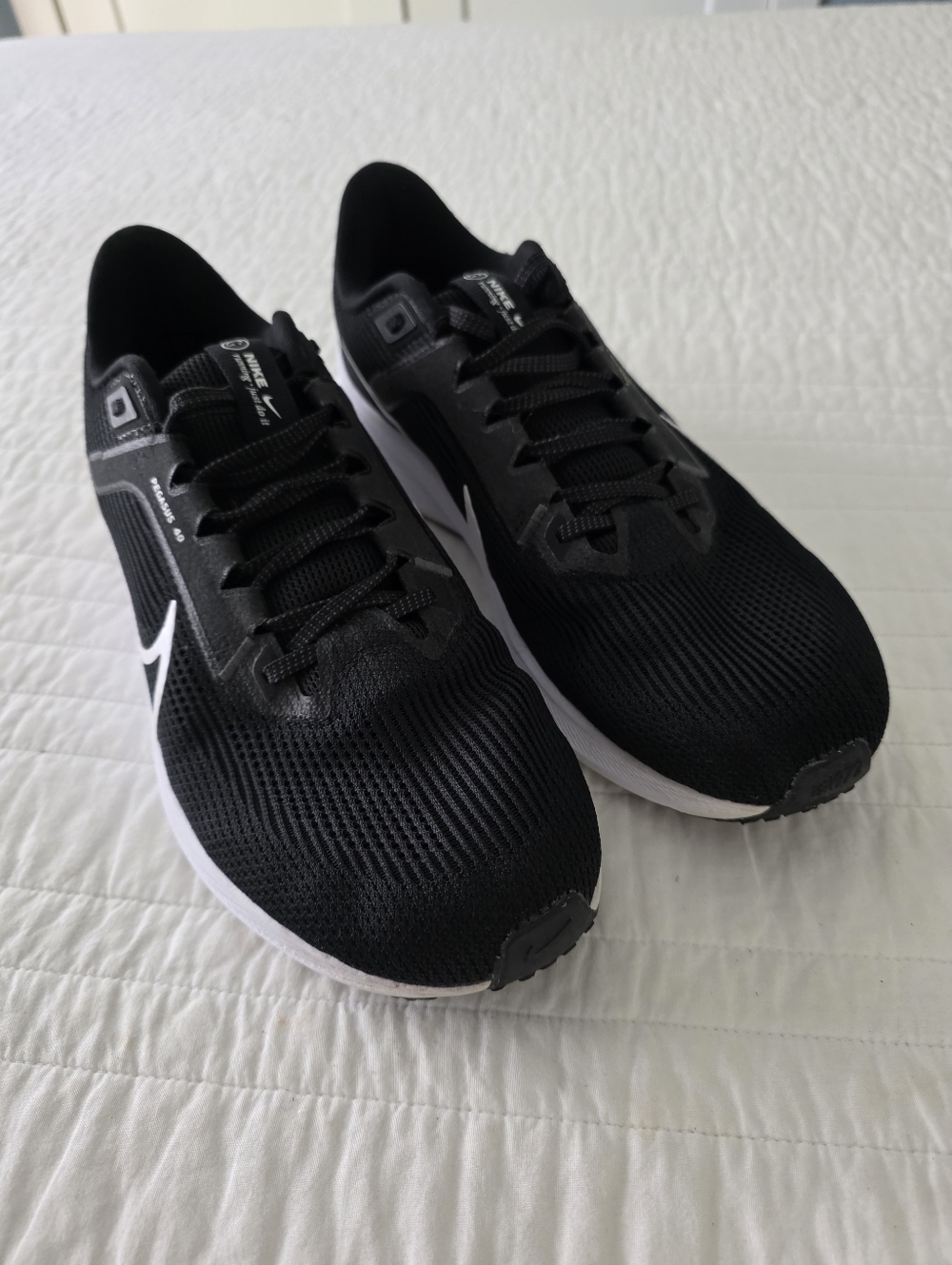 Nike Pegasus 40 Men's Size 11.5 Black and White Running Sneakers - Picture 15 of 16